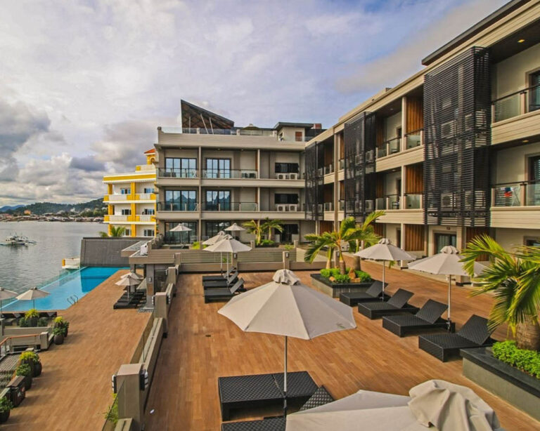 Two Seasons Coron Bayside Hotel